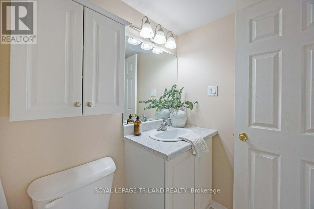 1105 - 155 Kent Street, London East (East F), ON - Indoor Photo Showing Bathroom