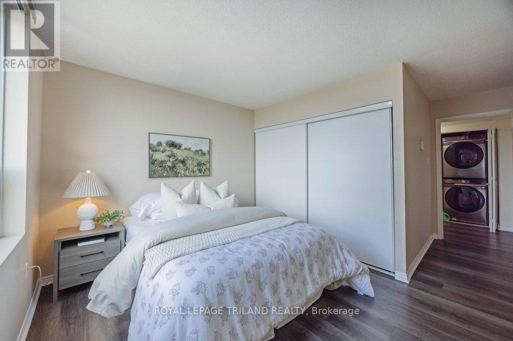 1105 - 155 Kent Street, London East (East F), ON - Indoor Photo Showing Bedroom