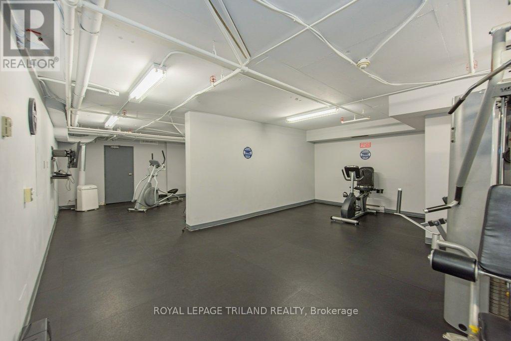 1105 - 155 Kent Street, London East (East F), ON - Indoor