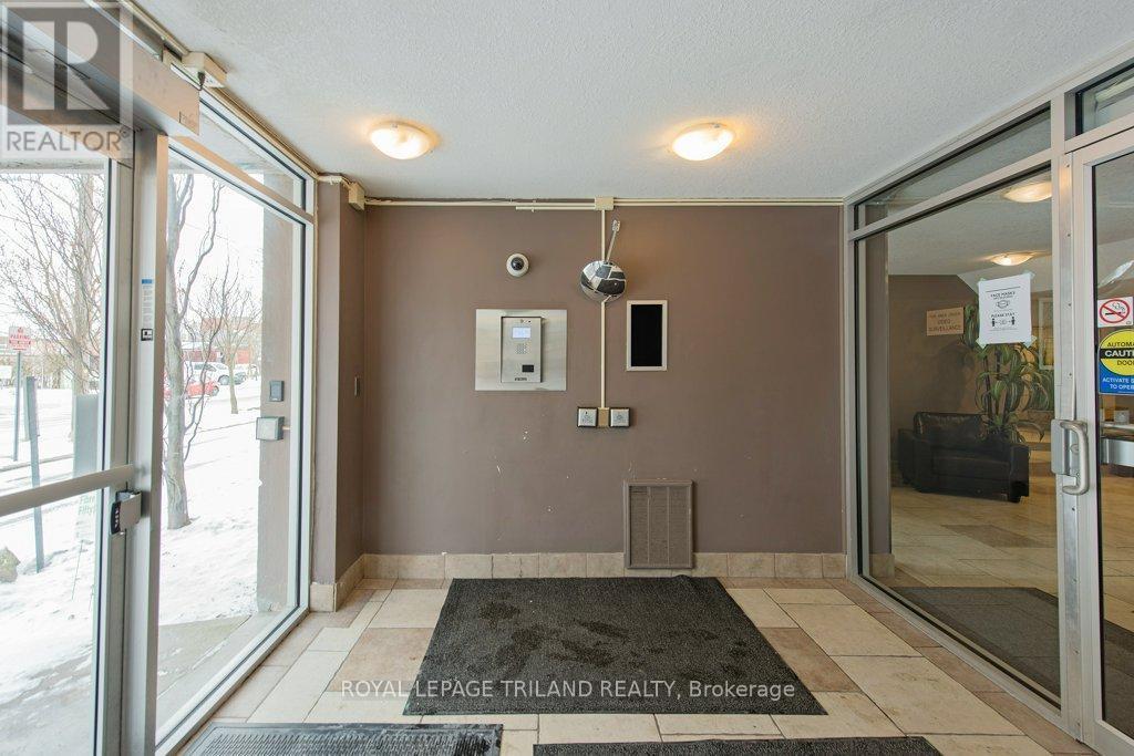 1105 - 155 Kent Street, London East (East F), ON - Indoor Photo Showing Other Room