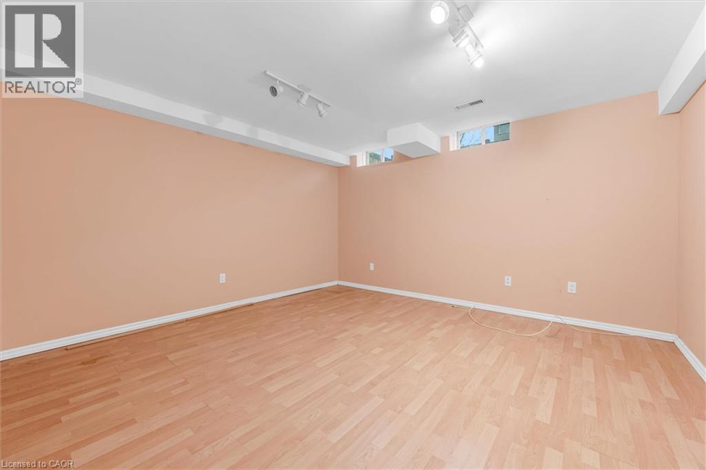 10 Davidson Boulevard Unit# 1, Dundas, ON - Indoor Photo Showing Other Room
