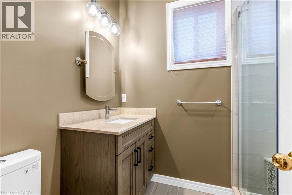 10 Davidson Boulevard Unit# 1, Dundas, ON - Indoor Photo Showing Bathroom