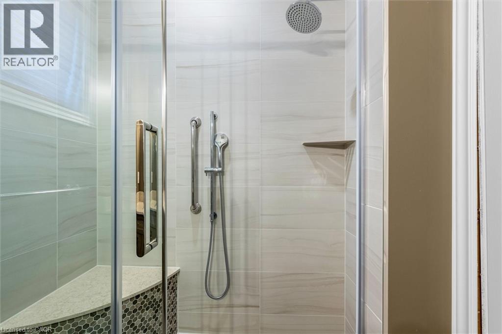 10 Davidson Boulevard Unit# 1, Dundas, ON - Indoor Photo Showing Bathroom