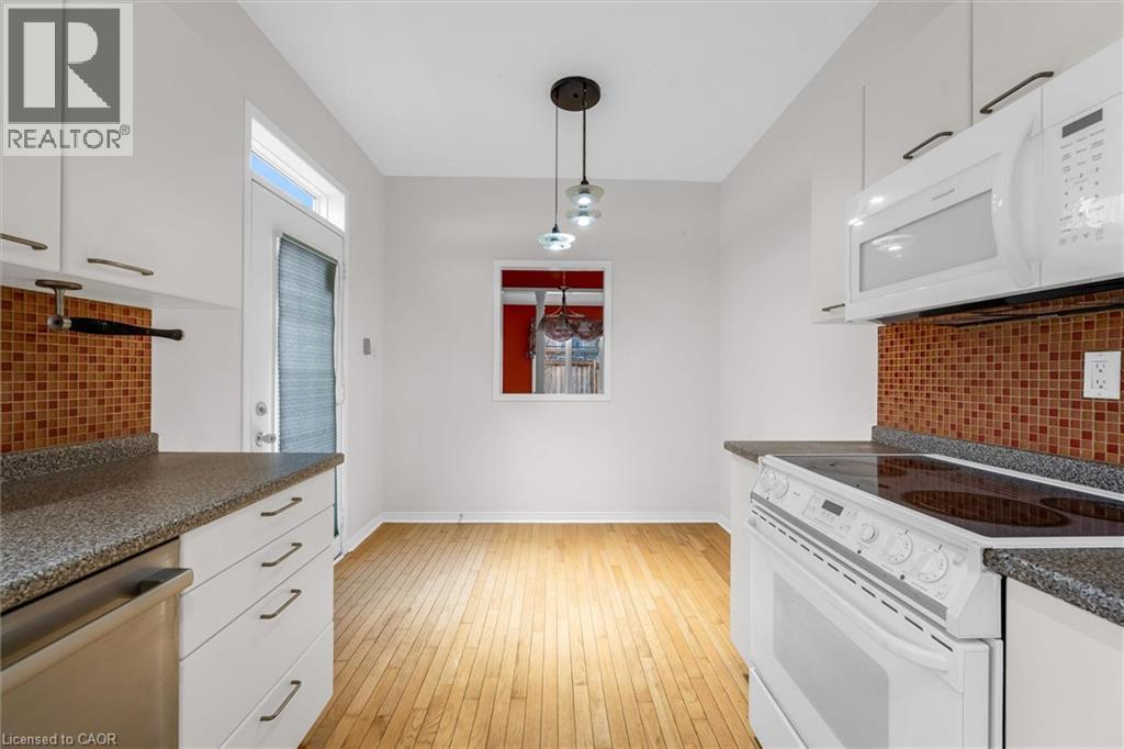 10 Davidson Boulevard Unit# 1, Dundas, ON - Indoor Photo Showing Kitchen