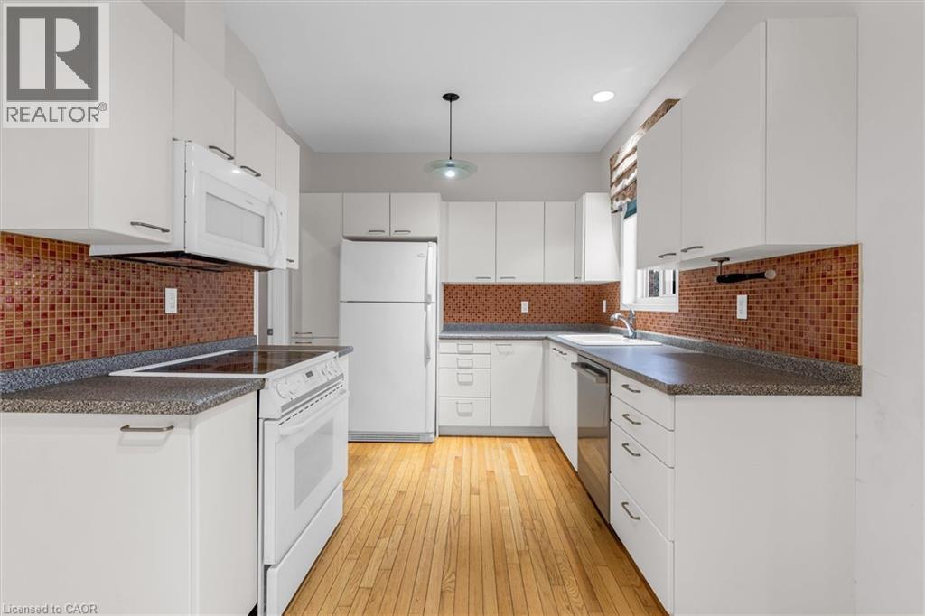 10 Davidson Boulevard Unit# 1, Dundas, ON - Indoor Photo Showing Kitchen
