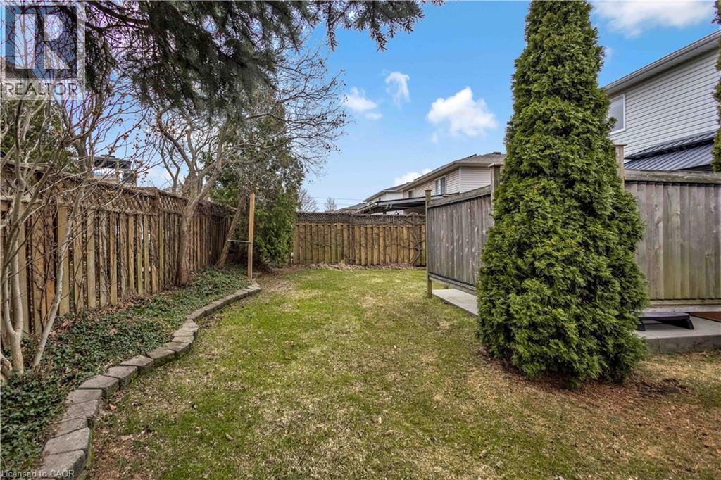 View of fenced backyard - 640 Acadia Drive, Hamilton, ON - Outdoor