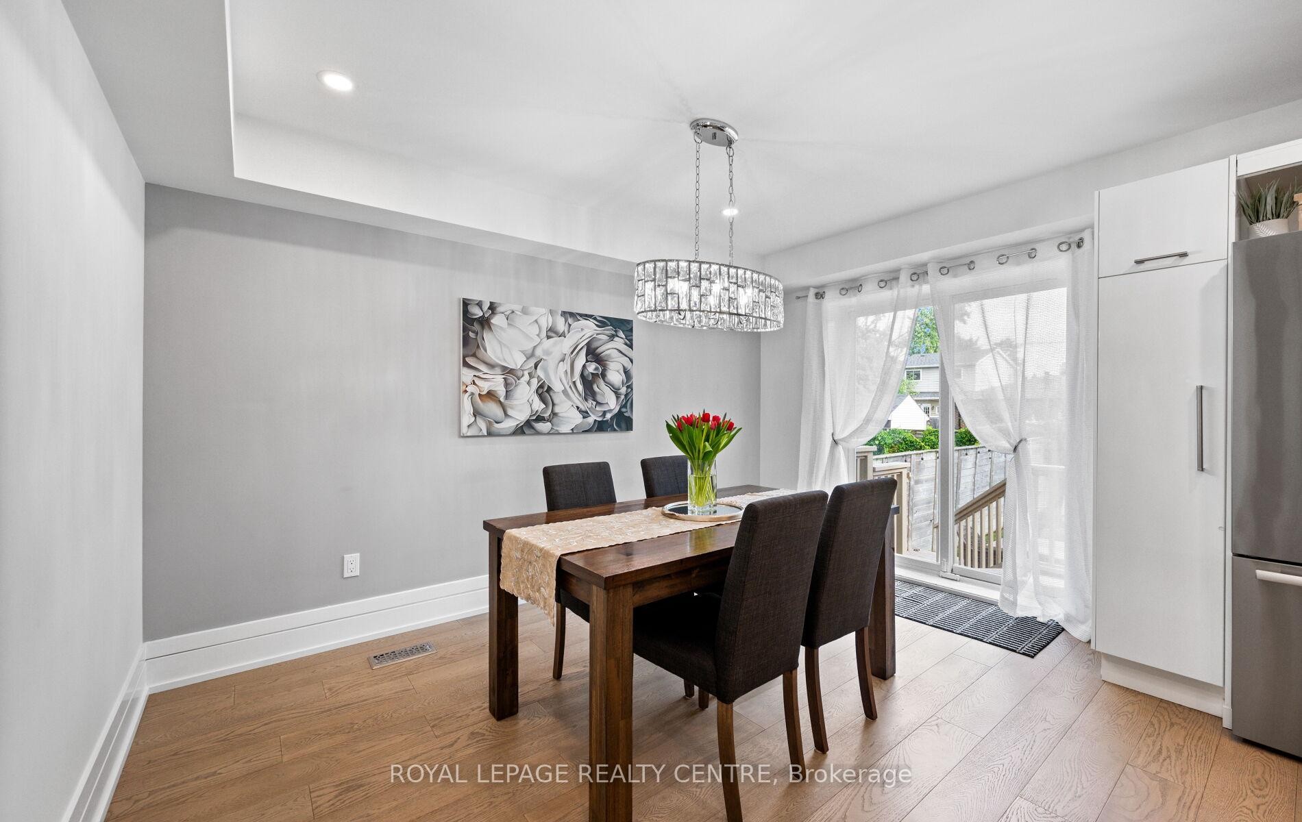 1071 Westmount Avenue, Mississauga, ON - Indoor Photo Showing Dining Room