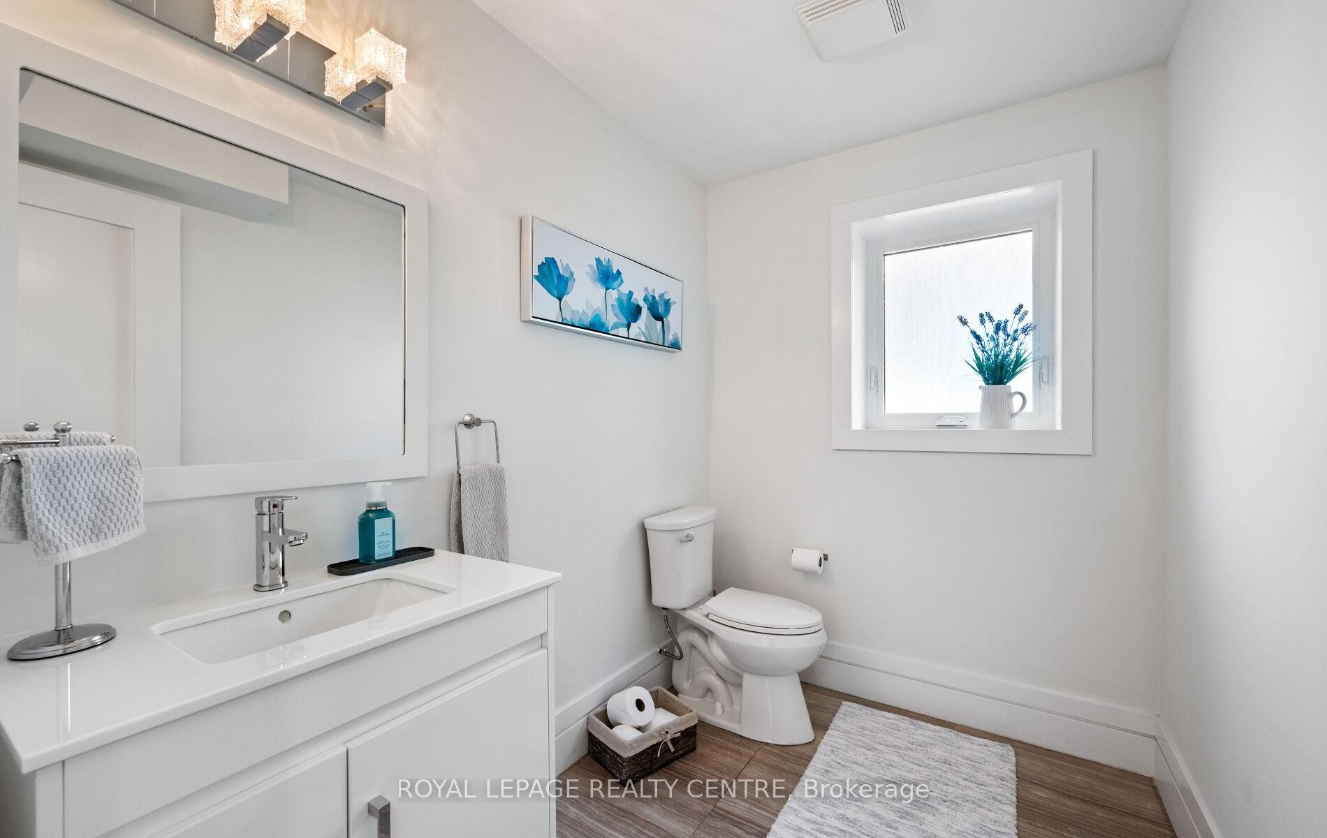 1071 Westmount Avenue, Mississauga, ON - Indoor Photo Showing Bathroom