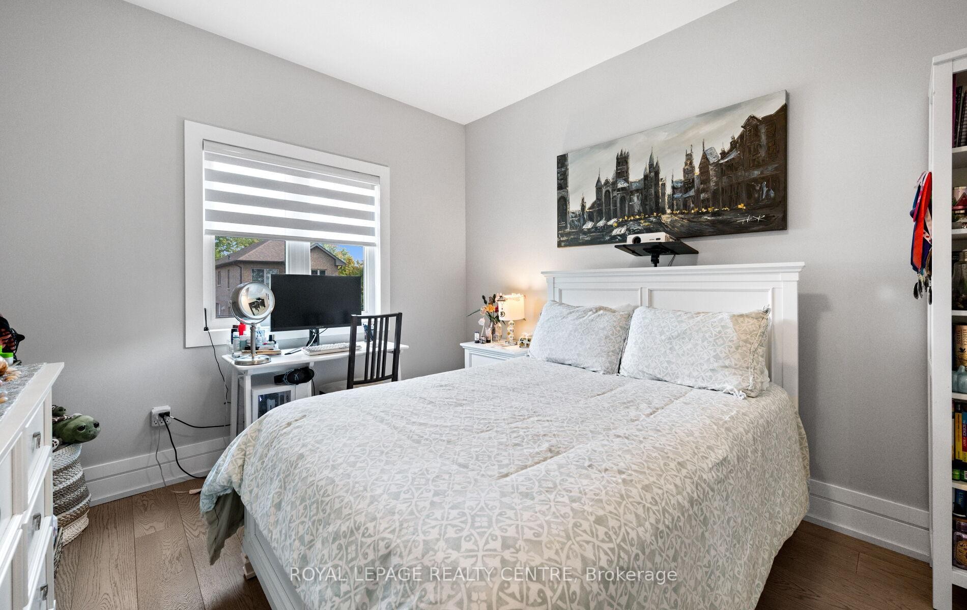 1071 Westmount Avenue, Mississauga, ON - Indoor Photo Showing Bedroom