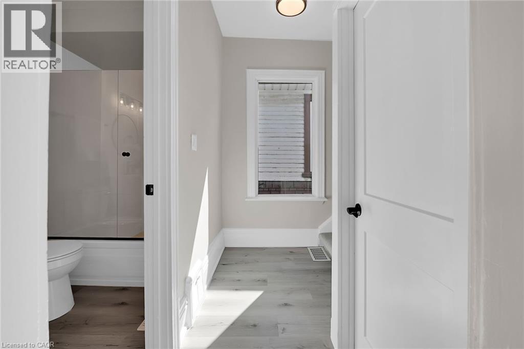 70 Robins Avenue, Hamilton, ON - Indoor Photo Showing Other Room