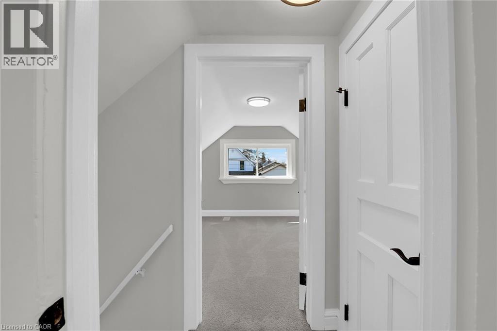 70 Robins Avenue, Hamilton, ON - Indoor Photo Showing Other Room