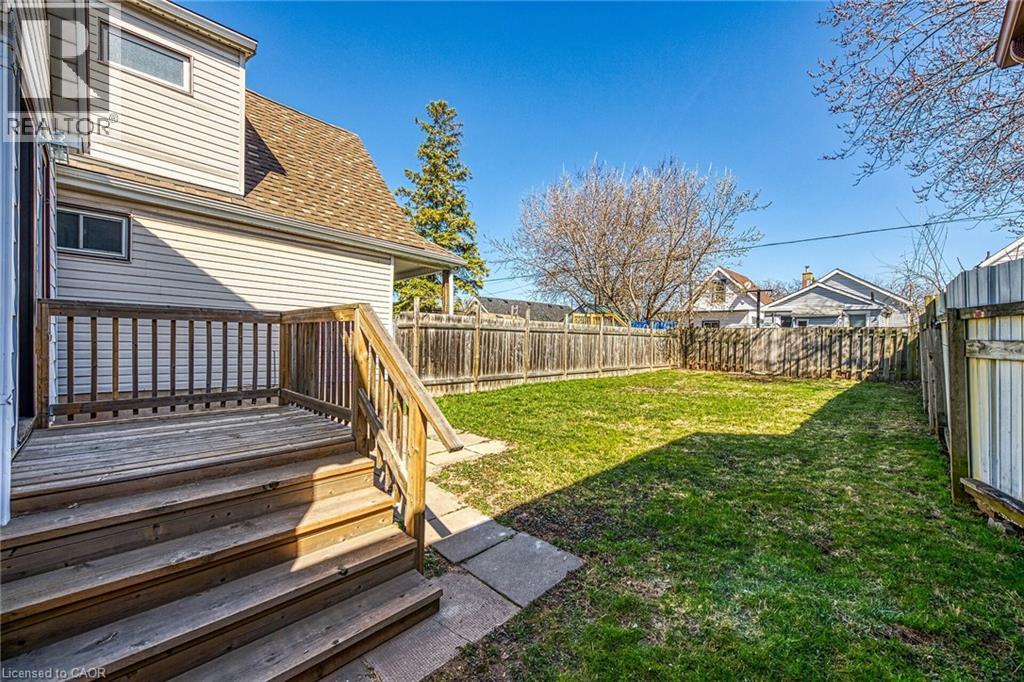 70 Robins Avenue, Hamilton, ON - Outdoor