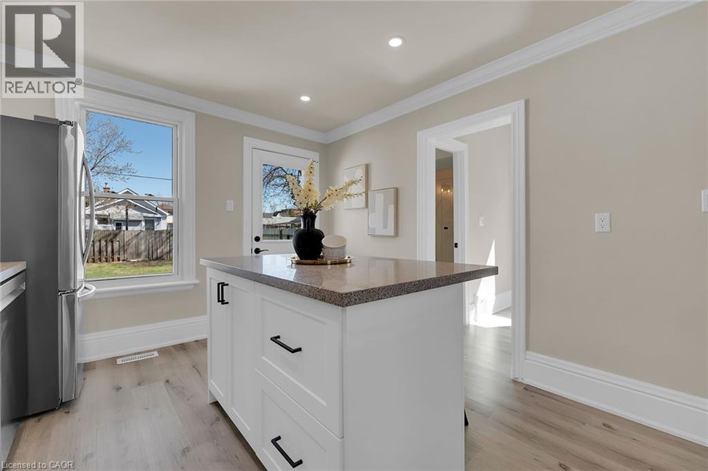 70 Robins Avenue, Hamilton, ON - Indoor