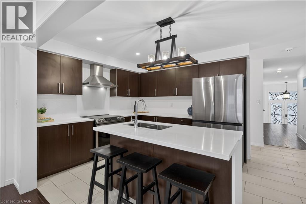 30 Patterson Drive, Caledonia, ON - Indoor Photo Showing Kitchen With Double Sink With Upgraded Kitchen