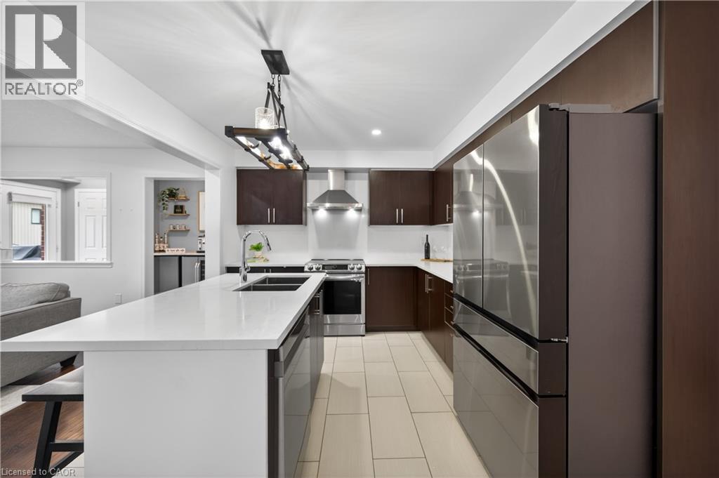 30 Patterson Drive, Caledonia, ON - Indoor Photo Showing Kitchen With Double Sink