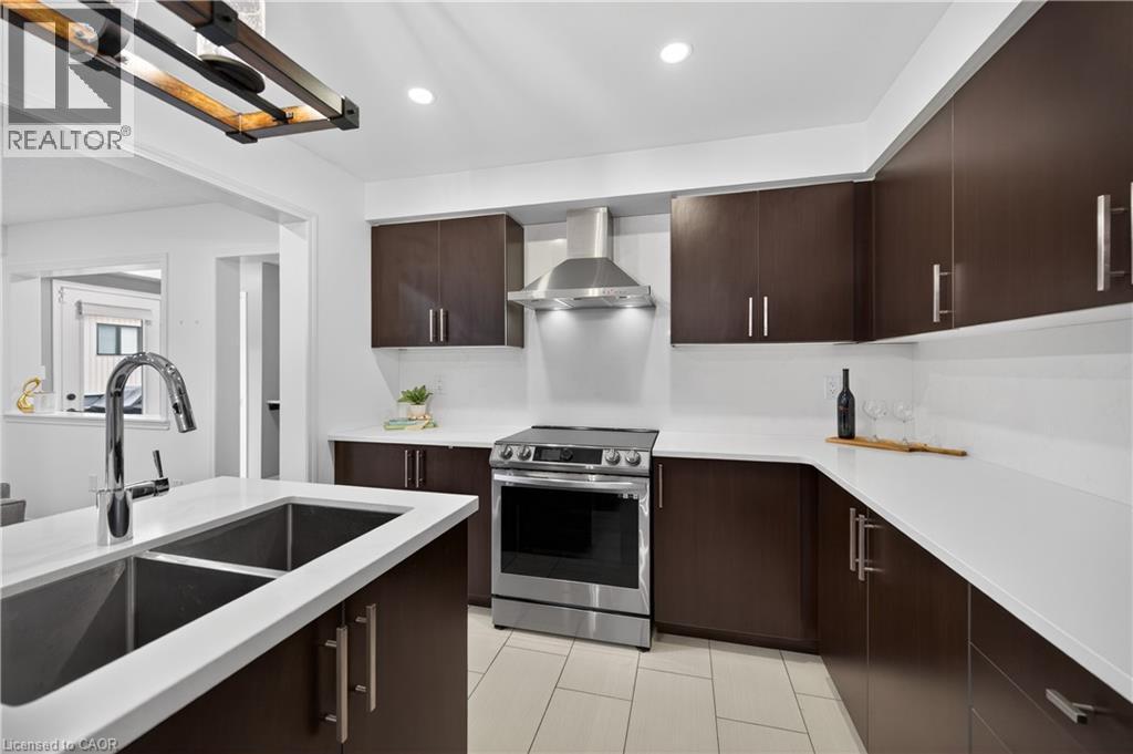30 Patterson Drive, Caledonia, ON - Indoor Photo Showing Kitchen With Double Sink