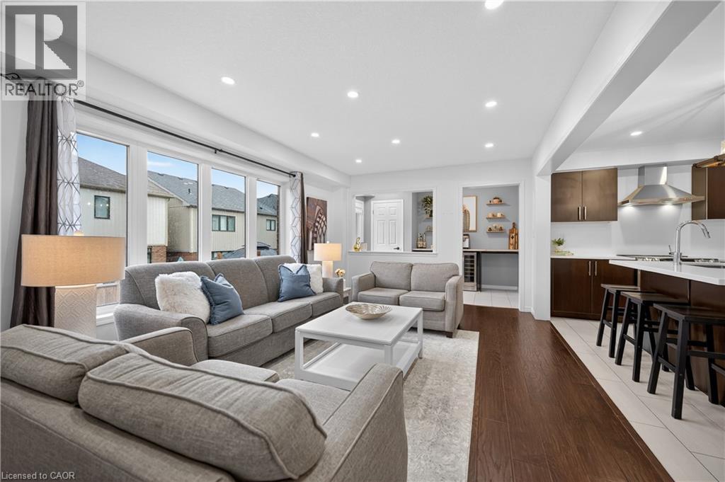 30 Patterson Drive, Caledonia, ON - Indoor Photo Showing Living Room