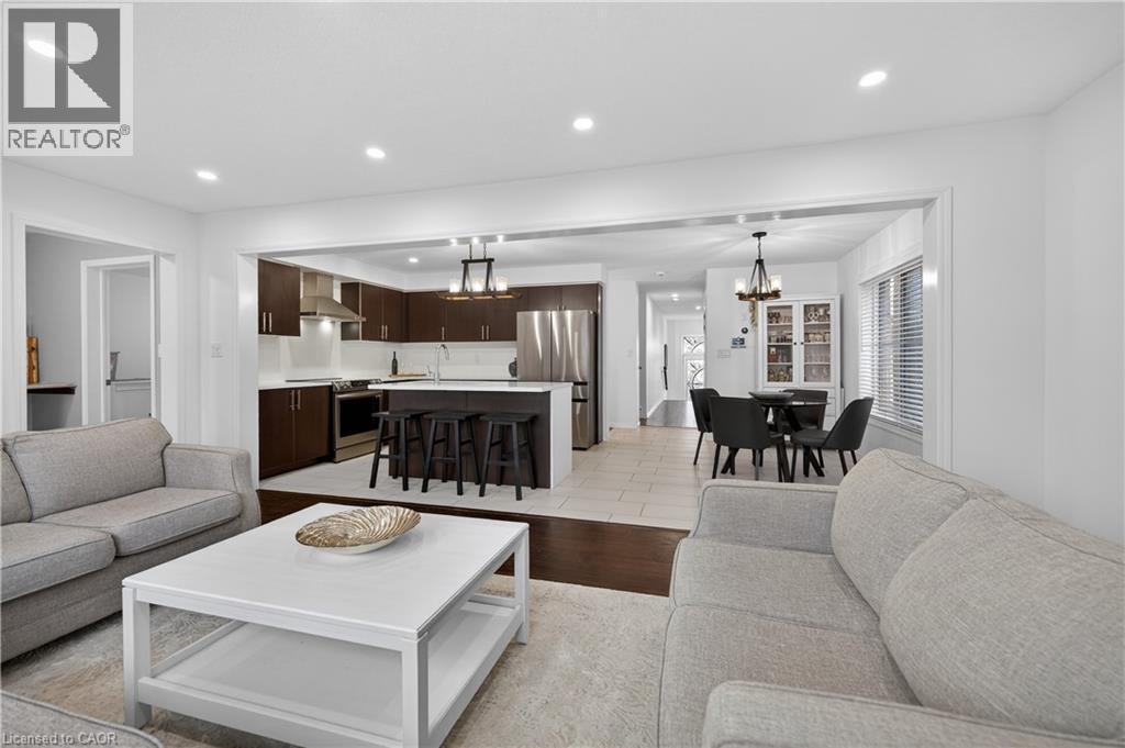 30 Patterson Drive, Caledonia, ON - Indoor Photo Showing Living Room
