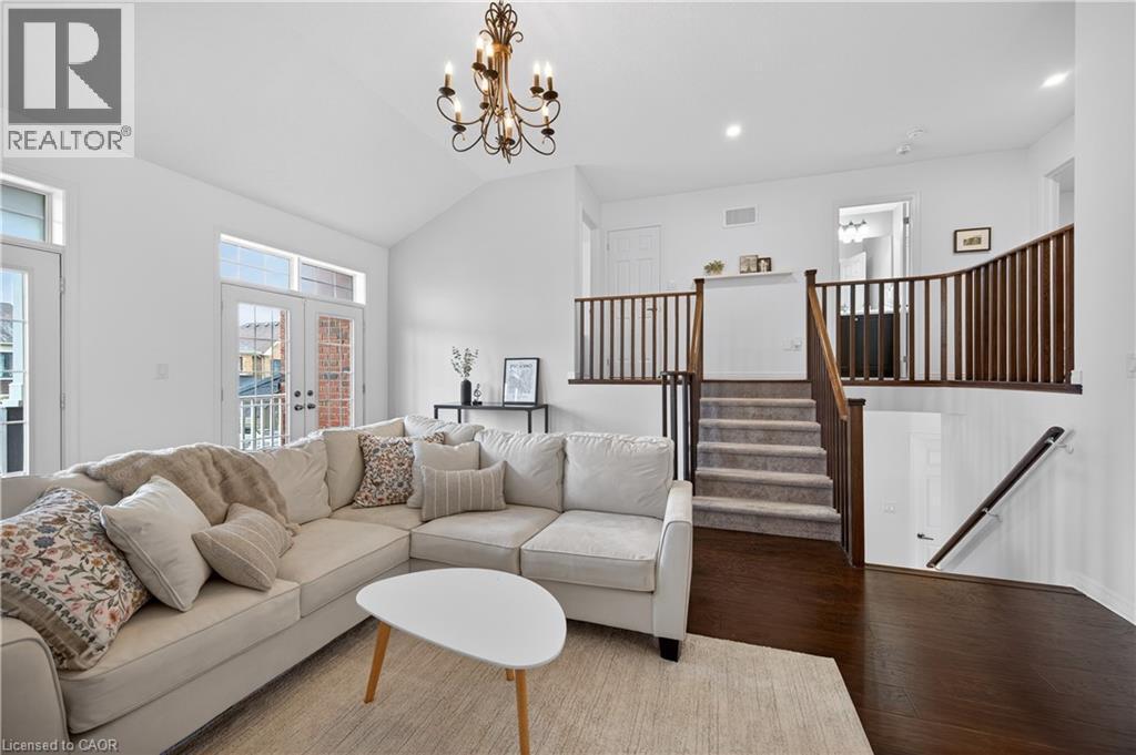 30 Patterson Drive, Caledonia, ON - Indoor Photo Showing Living Room