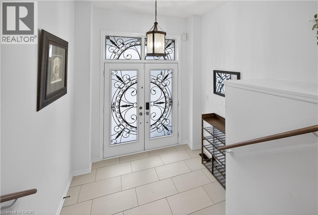 30 Patterson Drive, Caledonia, ON - Indoor Photo Showing Other Room