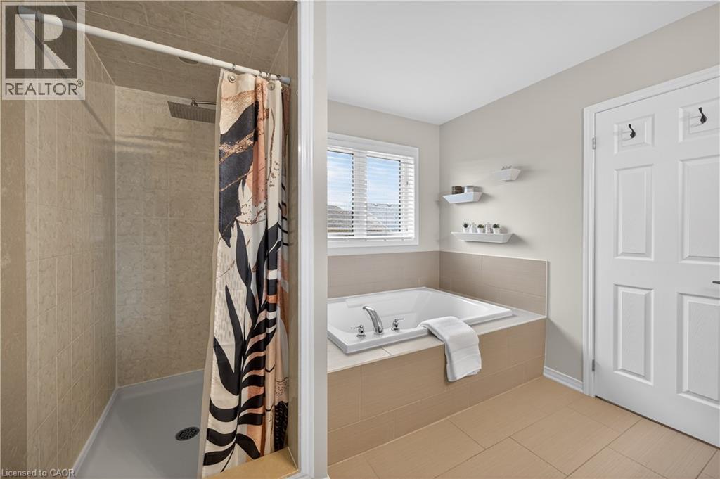 30 Patterson Drive, Caledonia, ON - Indoor Photo Showing Bathroom