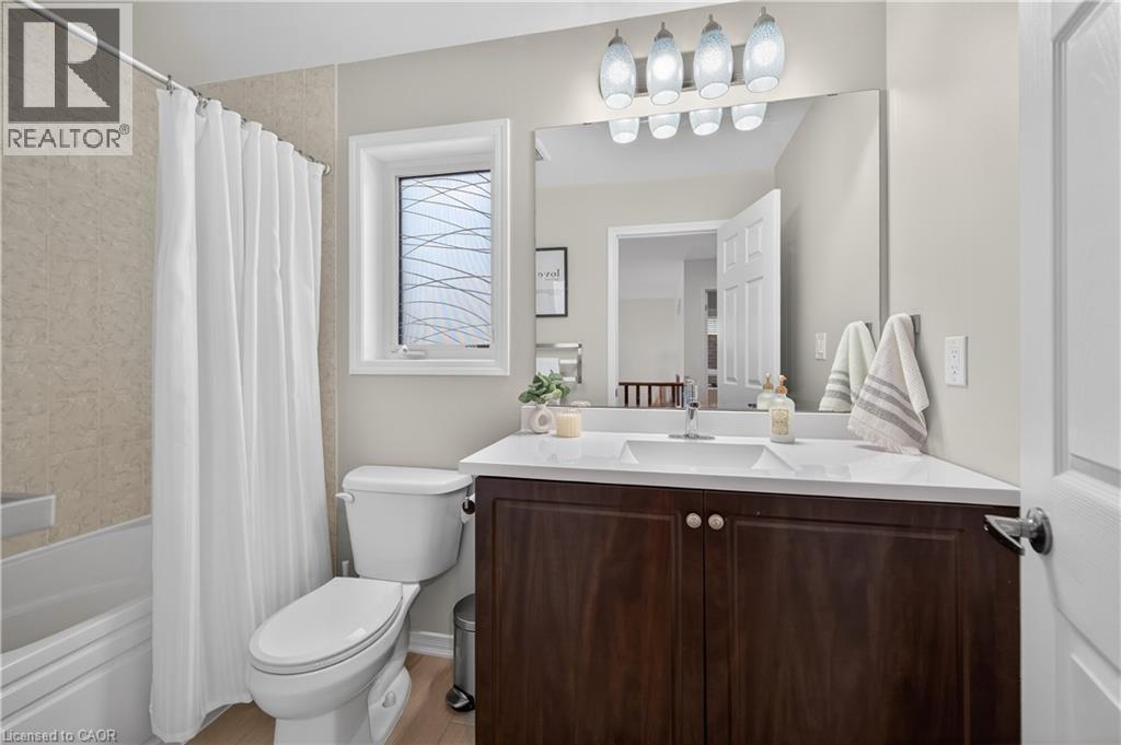 30 Patterson Drive, Caledonia, ON - Indoor Photo Showing Bathroom