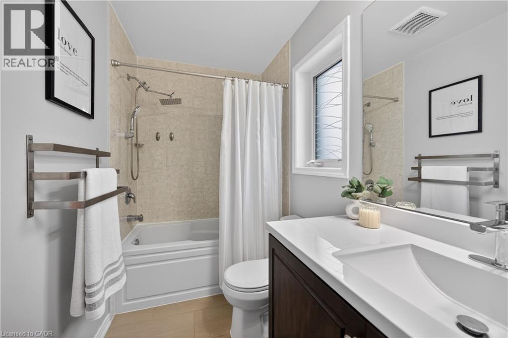 30 Patterson Drive, Caledonia, ON - Indoor Photo Showing Bathroom