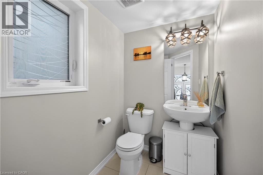 30 Patterson Drive, Caledonia, ON - Indoor Photo Showing Bathroom