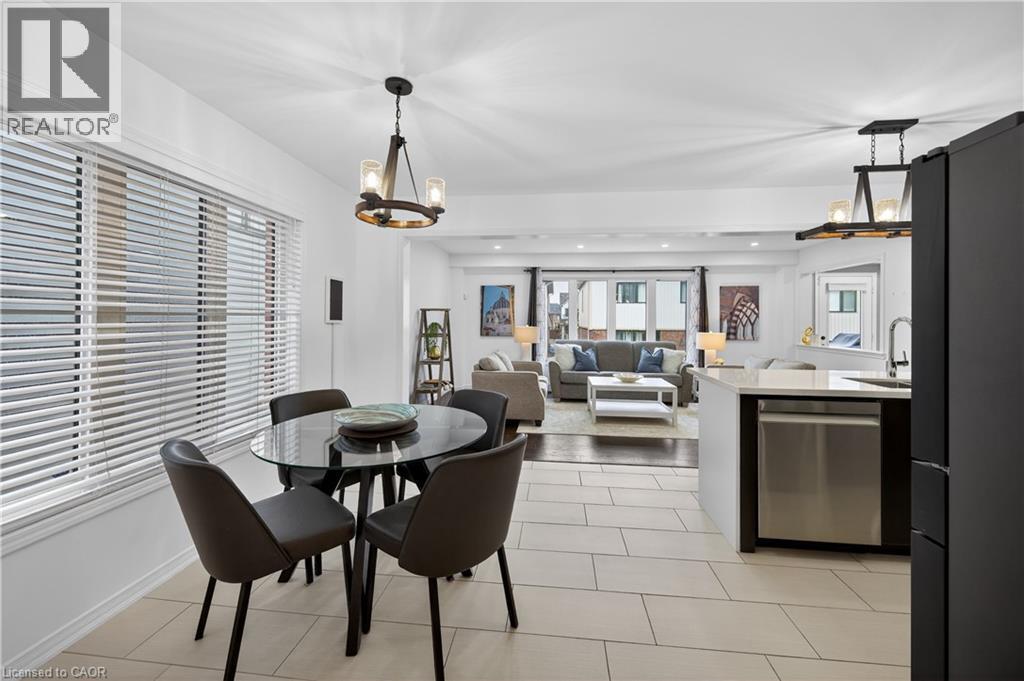 30 Patterson Drive, Caledonia, ON - Indoor Photo Showing Dining Room