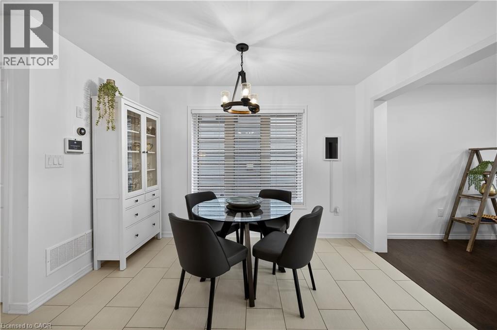 30 Patterson Drive, Caledonia, ON - Indoor Photo Showing Dining Room