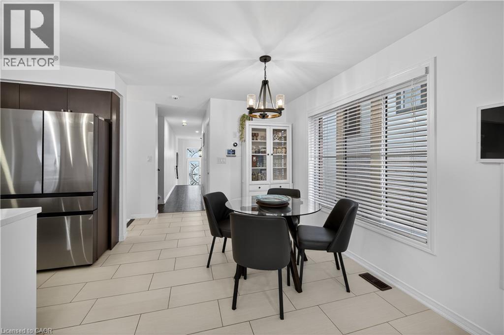30 Patterson Drive, Caledonia, ON - Indoor Photo Showing Dining Room