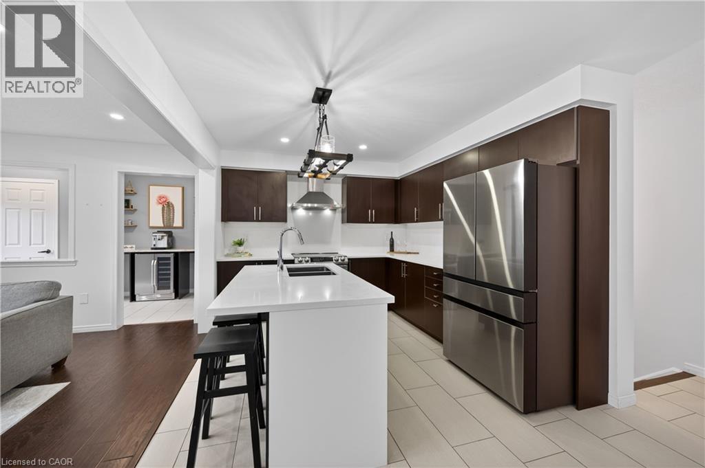 30 Patterson Drive, Caledonia, ON - Indoor Photo Showing Kitchen