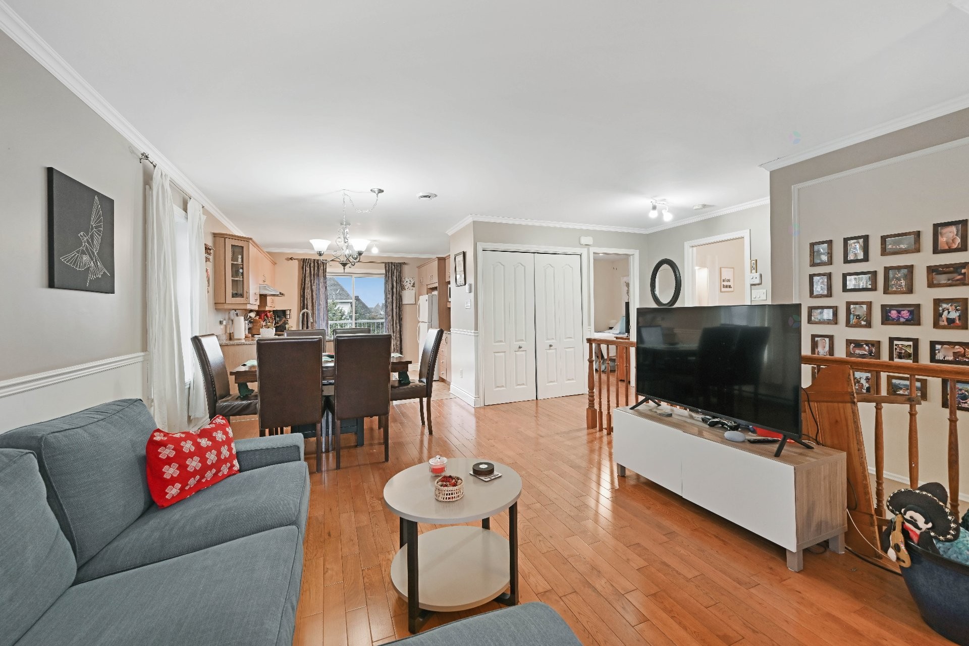 Living Room - 1405 Av. De Gentilly, Chambly, QC - Indoor Photo Showing Living Room
