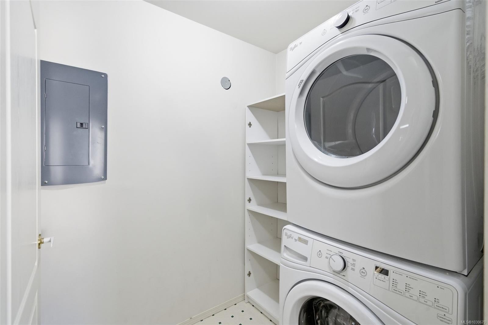 306-330 Brae Rd, Duncan, BC - Indoor Photo Showing Laundry Room