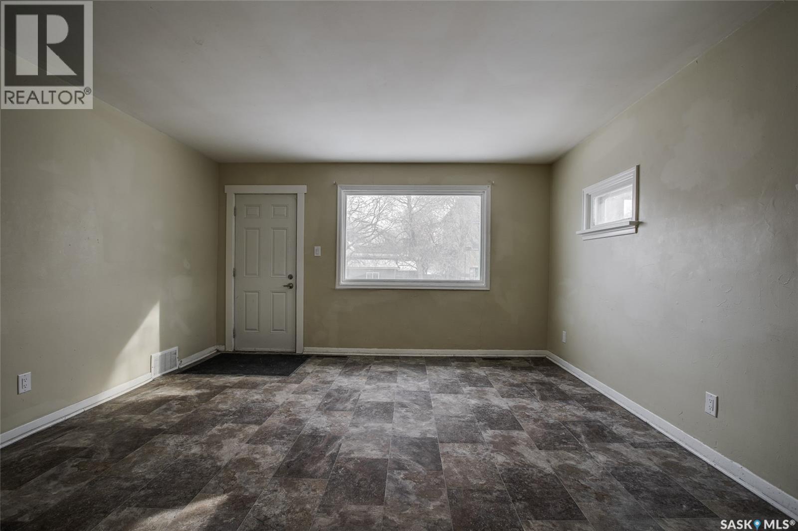 327 Q Avenue S, Saskatoon, SK - Indoor Photo Showing Other Room