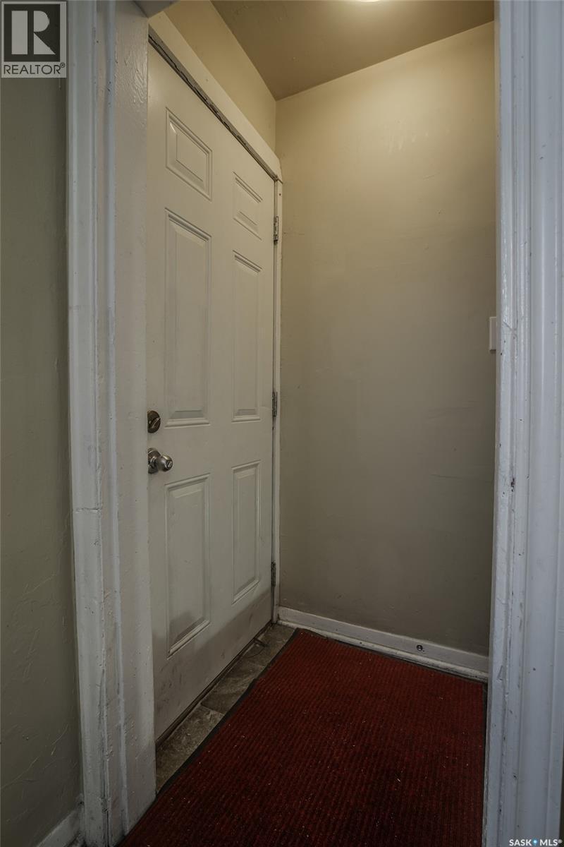 327 Q Avenue S, Saskatoon, SK - Indoor Photo Showing Other Room