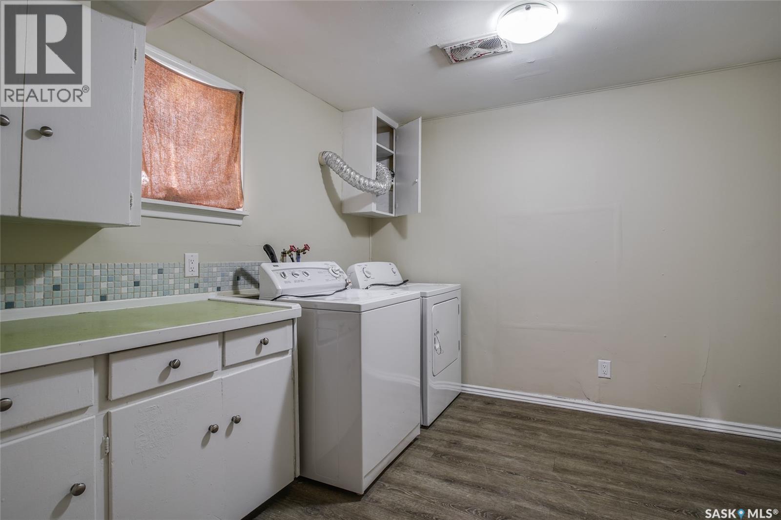 327 Q Avenue S, Saskatoon, SK - Indoor Photo Showing Laundry Room