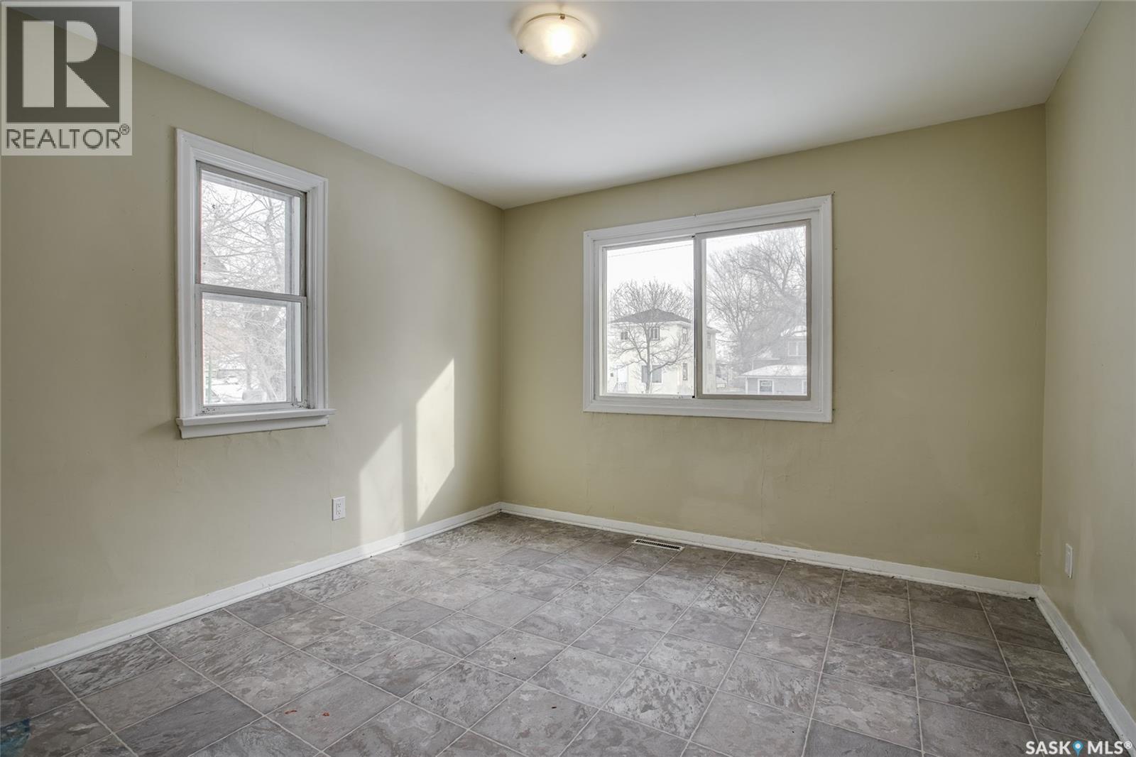 327 Q Avenue S, Saskatoon, SK - Indoor Photo Showing Other Room