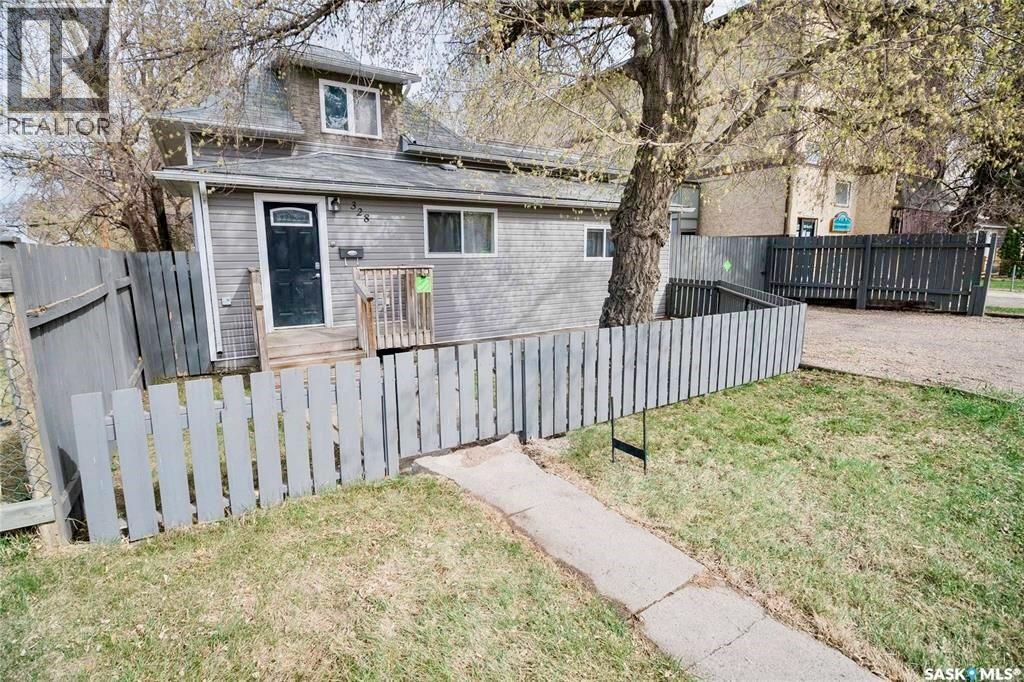 328 Q Avenue S, Saskatoon, SK - Outdoor