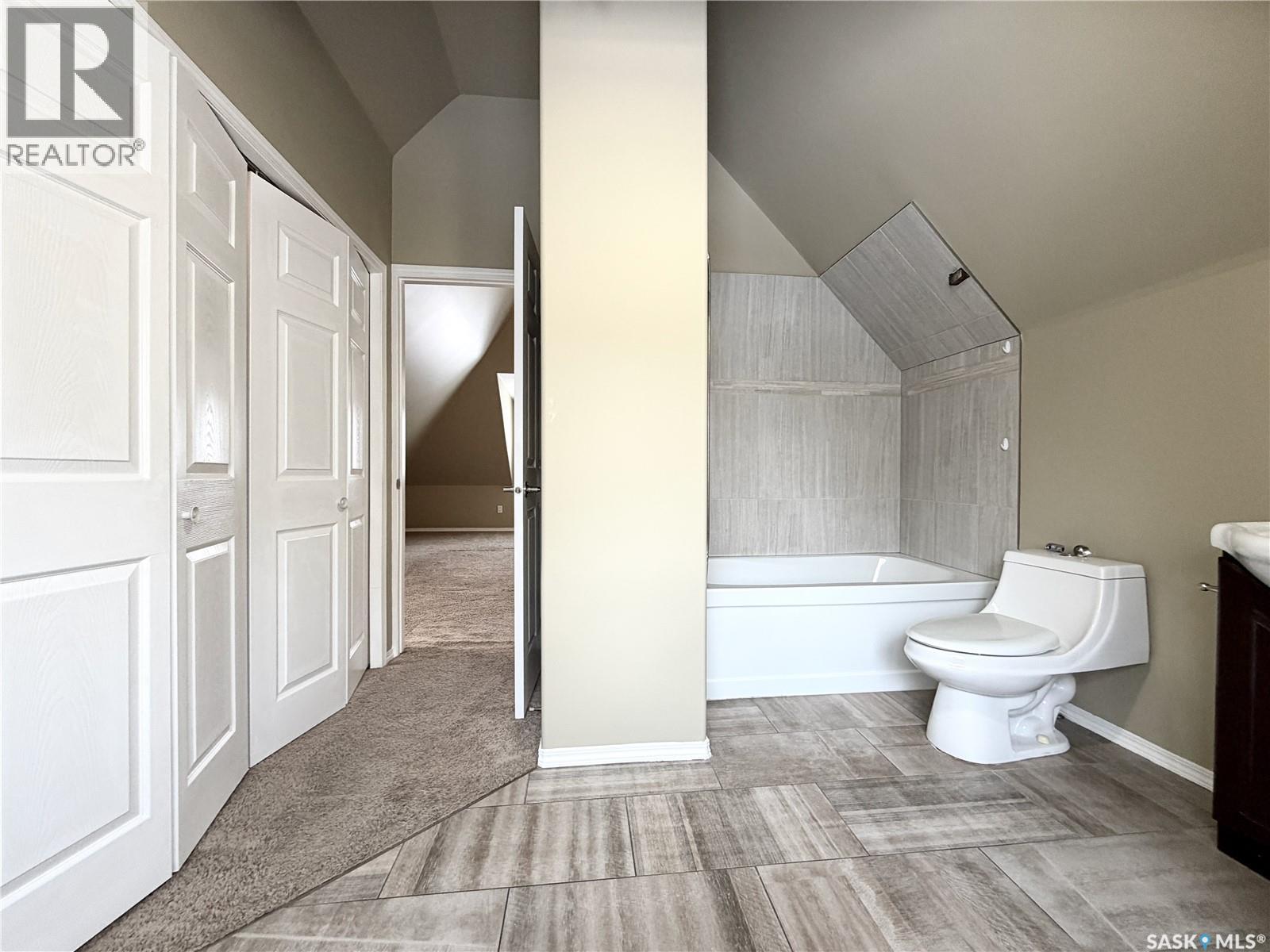 328 Q Avenue S, Saskatoon, SK - Indoor Photo Showing Bathroom