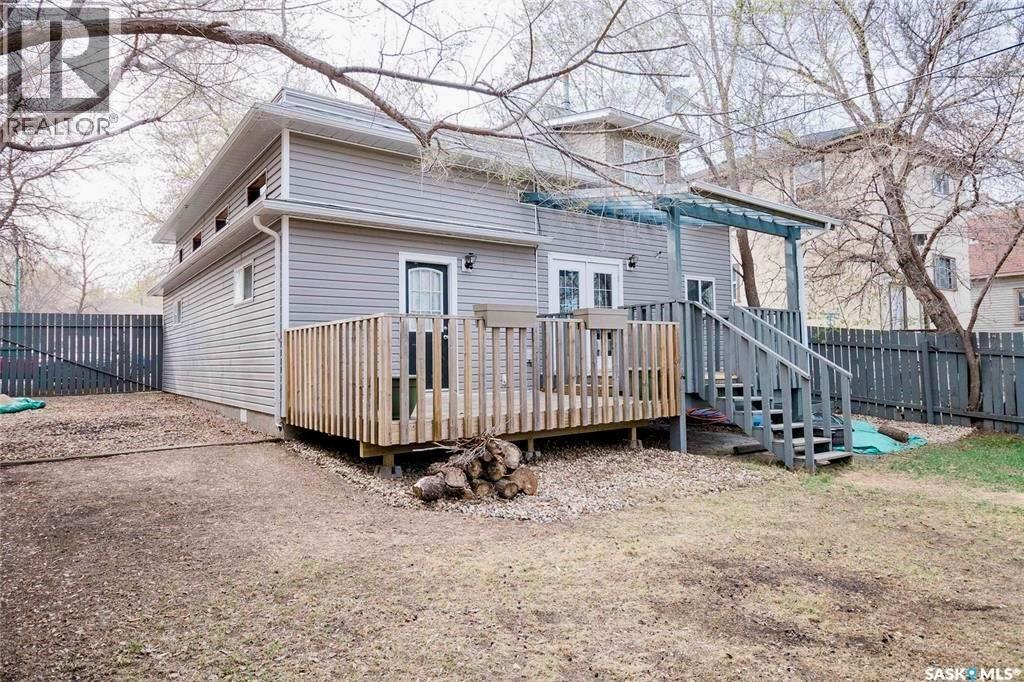 328 Q Avenue S, Saskatoon, SK - Outdoor With Deck Patio Veranda