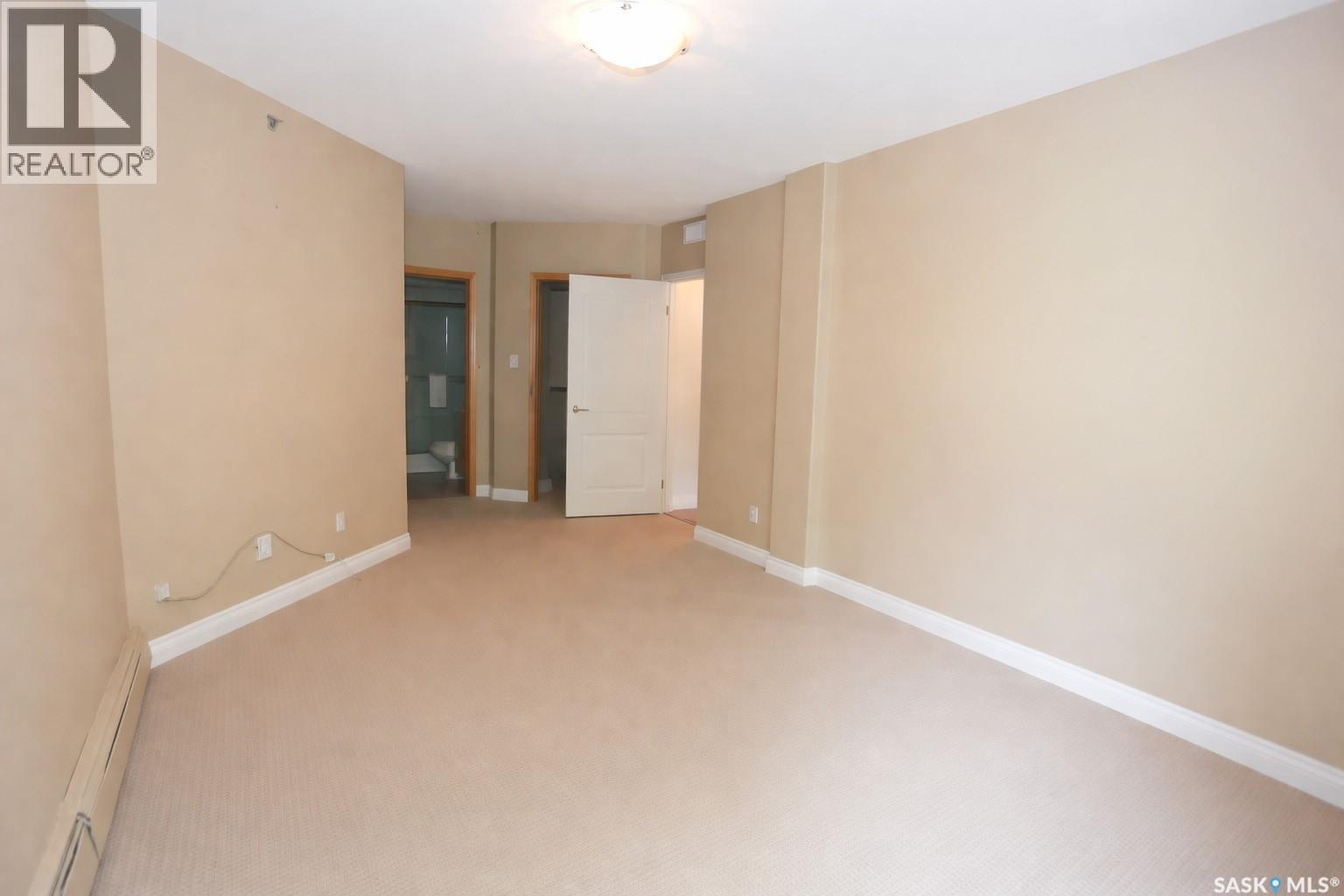 305 303 5Th Avenue, Saskatoon, SK - Indoor Photo Showing Other Room