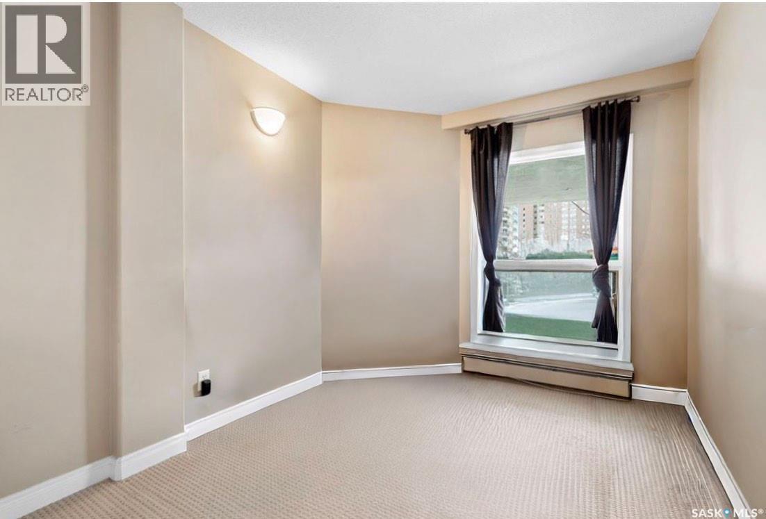 305 303 5Th Avenue, Saskatoon, SK - Indoor Photo Showing Other Room