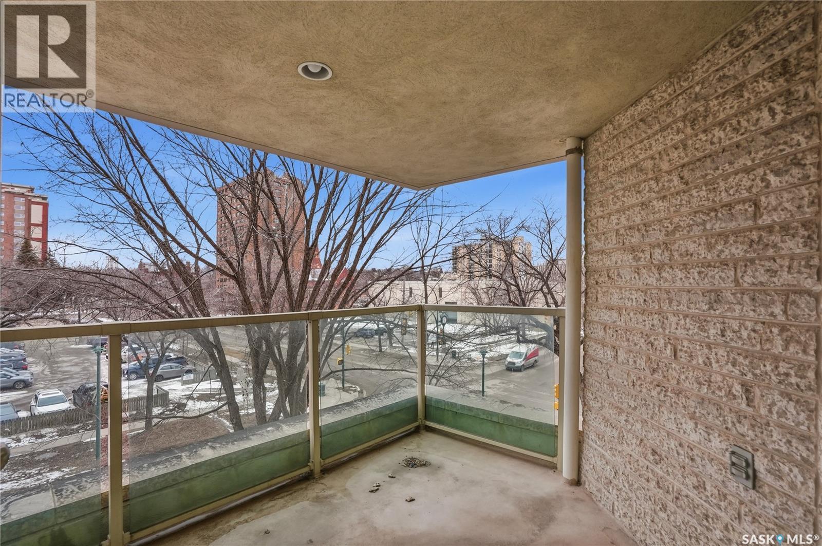 305 303 5Th Avenue, Saskatoon, SK - Outdoor With Balcony