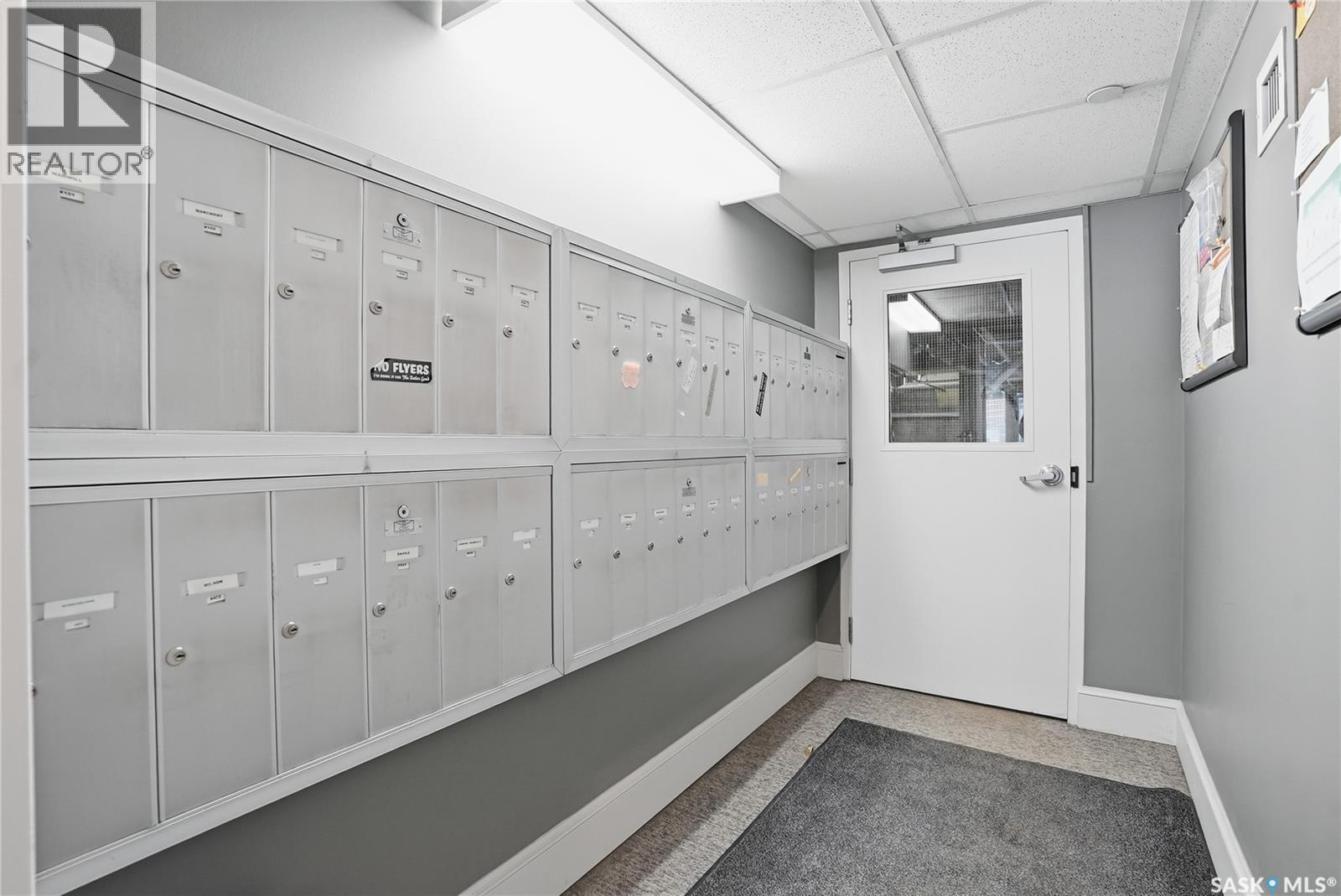 305 303 5Th Avenue, Saskatoon, SK - Indoor Photo Showing Other Room