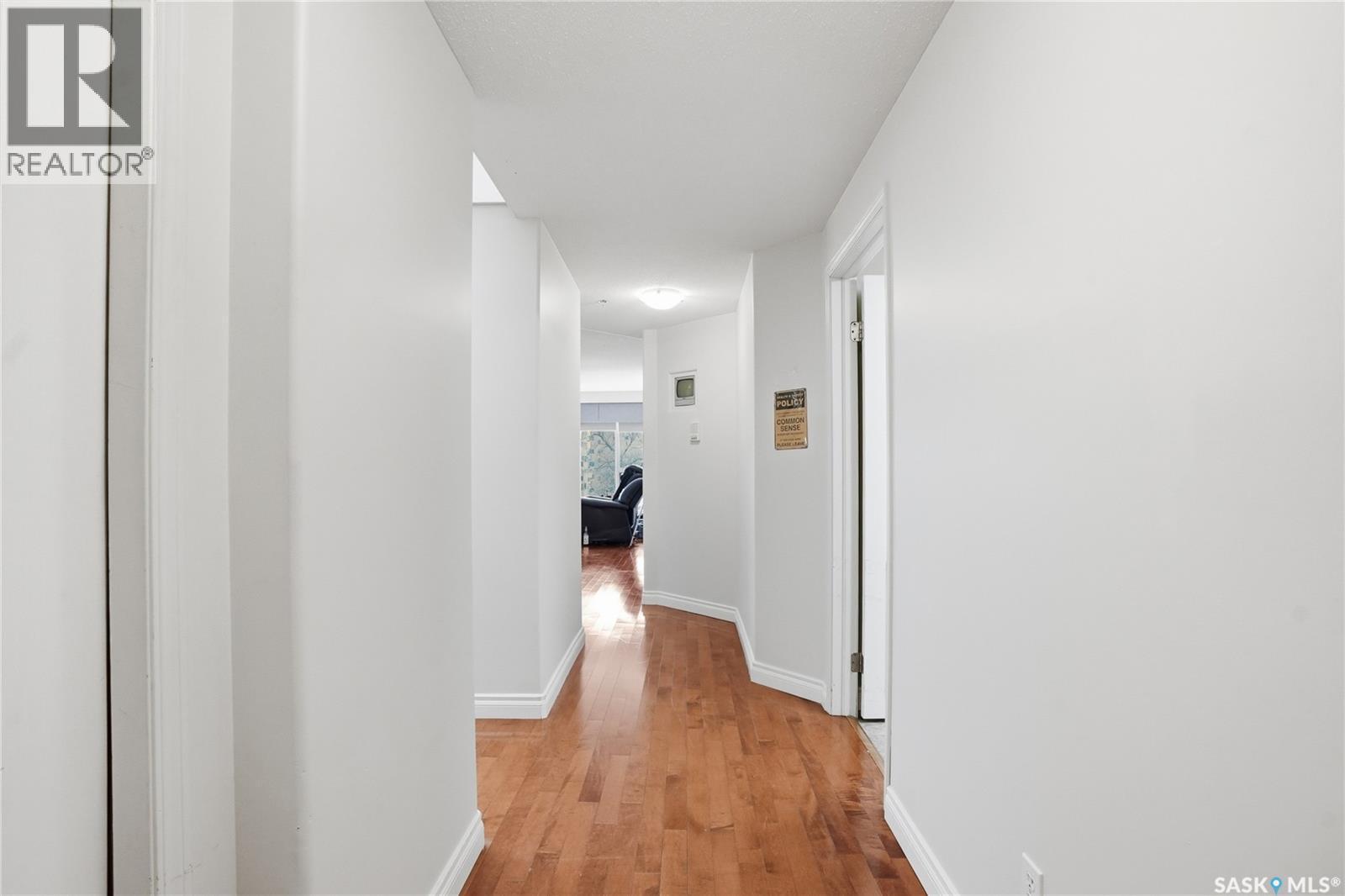 305 303 5Th Avenue, Saskatoon, SK - Indoor Photo Showing Other Room