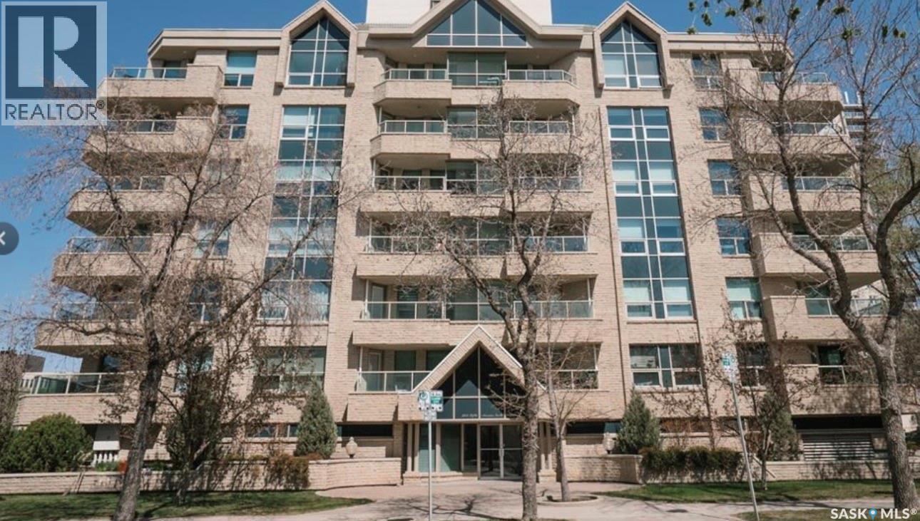 305 303 5Th Avenue, Saskatoon, SK - Outdoor With Balcony With Facade