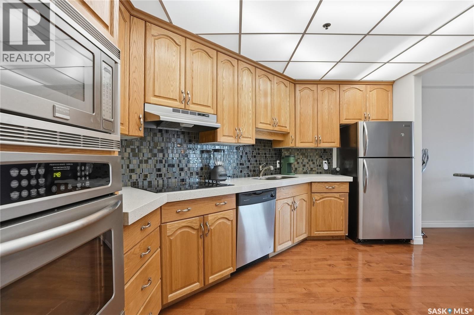 305 303 5Th Avenue, Saskatoon, SK - Indoor Photo Showing Kitchen