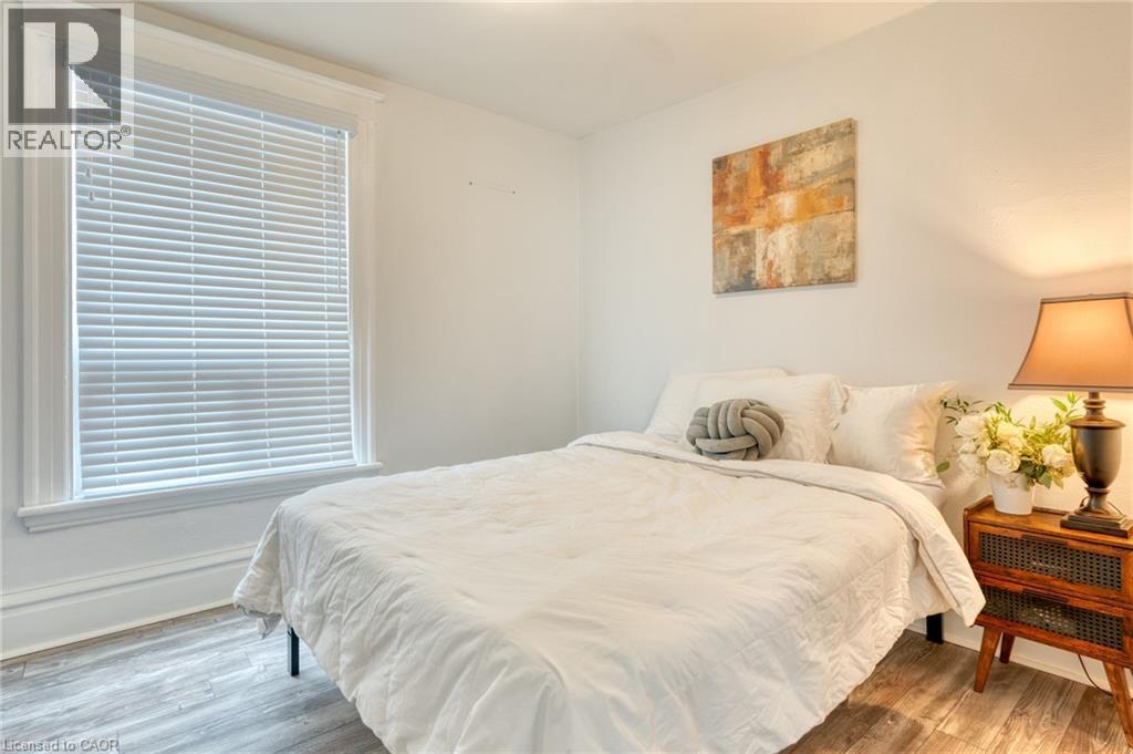 Bedroom featuring wood finished floors - 37 Cliff Avenue, Hamilton, ON - Indoor Photo Showing Bedroom