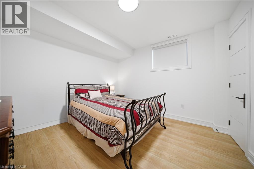 Bedroom with light wood-style flooring and baseboards - 2556 Glengarry Road, Mississauga, ON - Indoor Photo Showing Bedroom